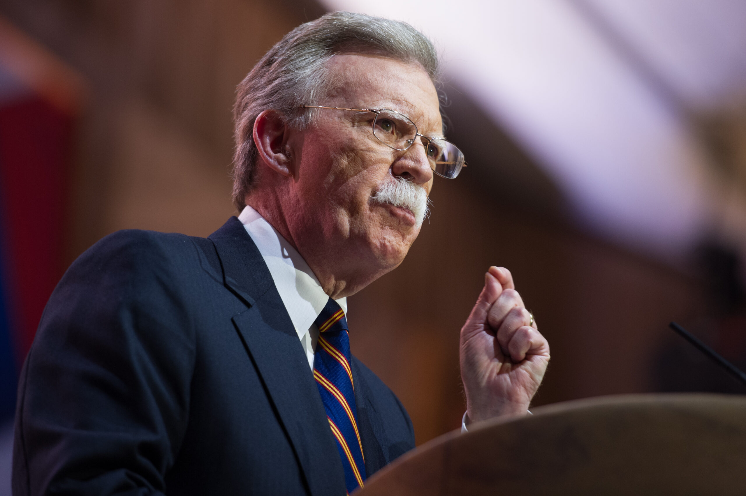 Boltons Enthüllungsbuch befeuert die politische Debatte in den USA